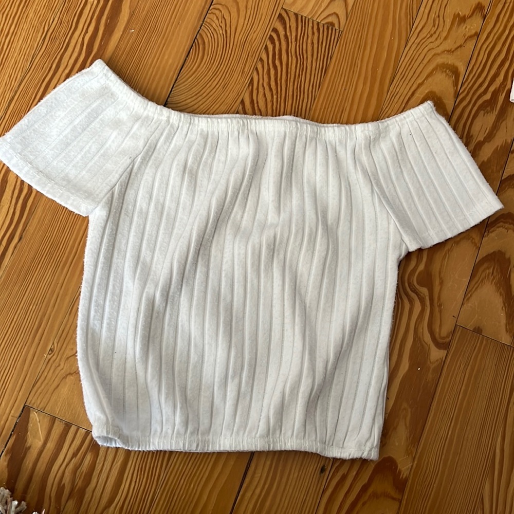 Brandy Melville off the shoulder top